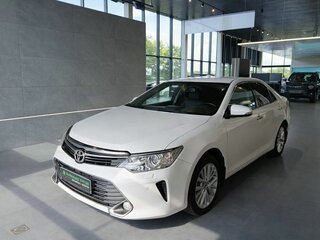 2015 Toyota Camry VII (XV50) Рестайлинг, белый, 1799000 рублей, вид 3