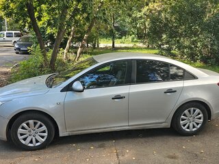 2010 Chevrolet Cruze I, серебристый, 560000 рублей, вид 2