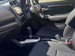2018 Honda Fit III Рестайлинг, серый, 1300000 рублей, вид 4