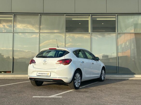 2013 Opel Astra J Рестайлинг, белый - вид 3
