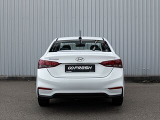 2019 Hyundai Solaris II, белый, 899000 рублей, вид 4