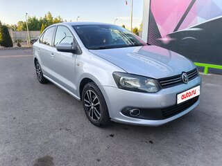2015 Volkswagen Polo V, серебристый, 720000 рублей, вид 3