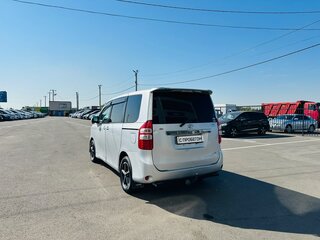 2010 Toyota Noah II (R70), серый, 1279000 рублей, вид 4