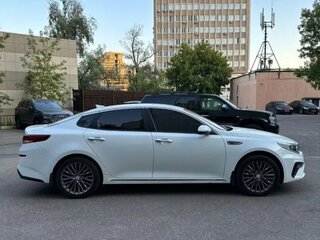 2018 Kia Optima IV Рестайлинг, белый, 1950000 рублей, вид 3