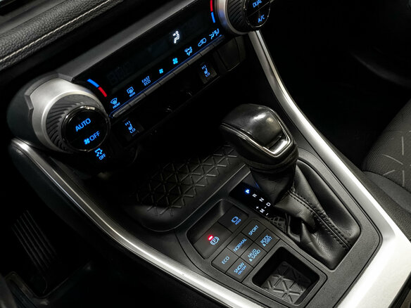 2020 Toyota RAV4 V (XA50), синий, 2950000 рублей - вид 27