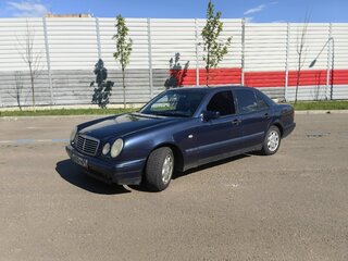 1998 Mercedes-Benz E-Класс 240 II (W210, S210), синий, 500000 рублей, вид 1
