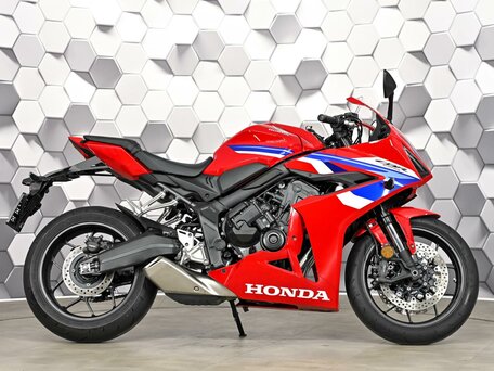 2025 Honda CBR 650R, красный, 1177000 рублей, вид 3