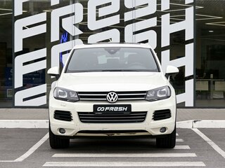 2011 Volkswagen Touareg II, белый, 2199000 рублей, вид 3
