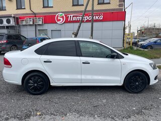 2015 Volkswagen Polo V, белый, 690000 рублей, вид 5