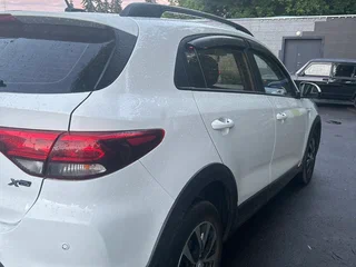 2019 Kia Rio X-Line IV, белый, 1350000 рублей, вид 3
