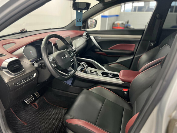 2021 Geely Coolray I, серебристый, 1600000 рублей - вид 6