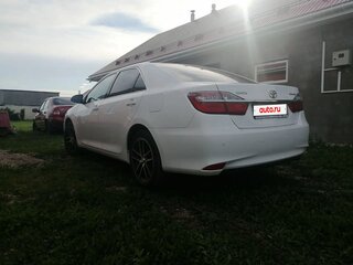 2015 Toyota Camry VII (XV50) Рестайлинг, белый, 1910000 рублей, вид 4