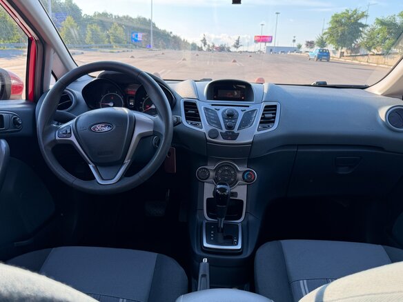 2009 Ford Fiesta Mk6, красный - вид 11