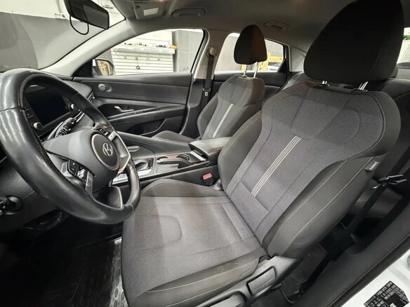 2022 Hyundai Elantra VII (CN7), белый, 1900000 рублей - вид 11