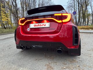 2021 Toyota Yaris IV, красный, 4650000 рублей, вид 4