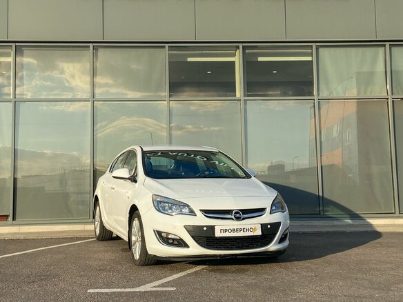 2013 Opel Astra J Рестайлинг, белый - вид 1