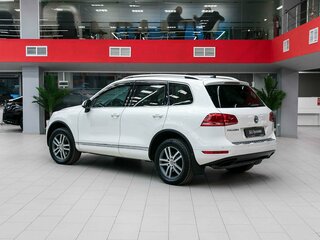 2011 Volkswagen Touareg II, белый, 1850000 рублей, вид 4