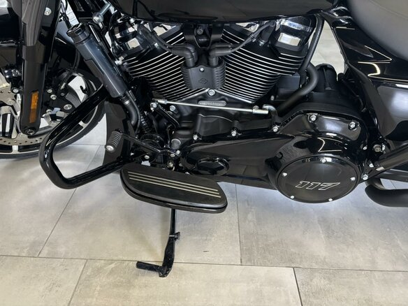 2024 Harley-Davidson Street Glide, чёрный - вид 14