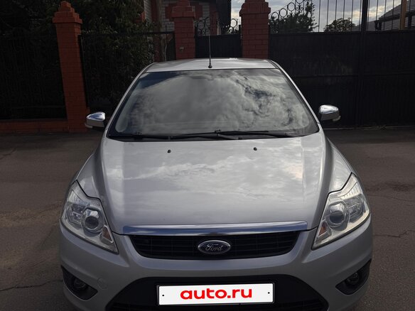 2011 Ford Focus II Рестайлинг, серебристый, 650000 рублей - вид 1