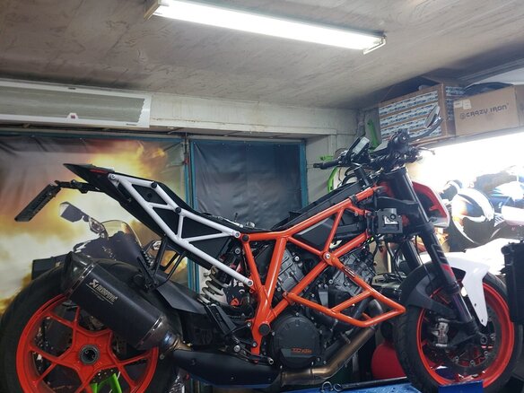 2017 KTM 1290 Super Duke R, белый, 950000 рублей - вид 14