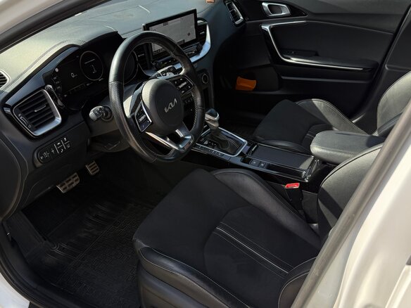 2021 Kia Ceed III Рестайлинг, белый, 2300000 рублей - вид 10