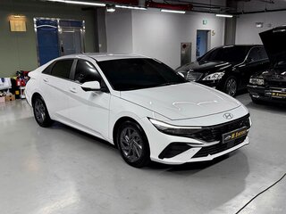 2023 Hyundai Avante VII Рестайлинг, белый, 1500000 рублей, вид 3