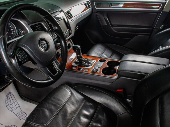2012 Volkswagen Touareg II, серебристый, 1599000 рублей - вид 7