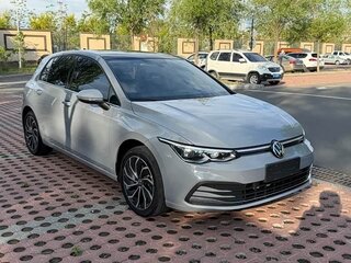 2023 Volkswagen Golf VIII, серый, 1530000 рублей, вид 3