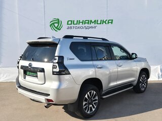 2022 Toyota Land Cruiser Prado 150 Series Рестайлинг 3, серебристый, 5950000 рублей, вид 5