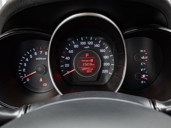 2016 Kia Rio III Рестайлинг, белый, 1220000 рублей - вид 13