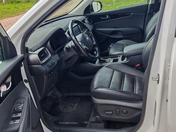2018 Kia Sorento III Prime Рестайлинг, белый, 2600000 рублей - вид 8