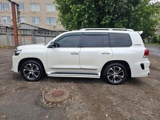 2021 Toyota Land Cruiser 200 Series Рестайлинг 2, белый, 9500000 рублей, вид 4