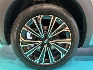 2026 Geely EX5 Гибрид EM-R, серый, 3829990 рублей, вид 3