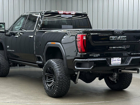 2026 GMC Sierra, чёрный, 13930000 рублей - вид 4