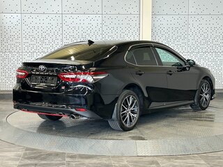 2022 Toyota Camry VIII (XV70) Рестайлинг, чёрный, 2500000 рублей, вид 2