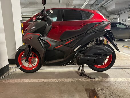 2025 Yamaha Aerox 155, чёрный, 499000 рублей, вид 1