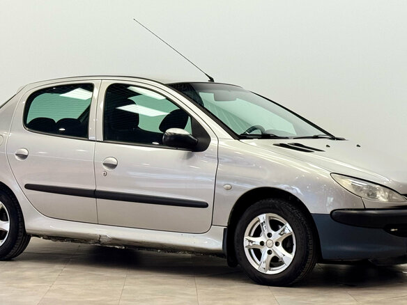 2004 Peugeot 206, серый, 115000 рублей - вид 5