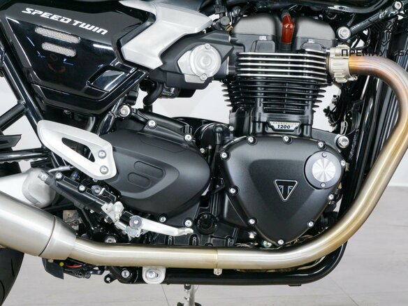 2025 Triumph Speed Twin, красный, 1599000 рублей - вид 9