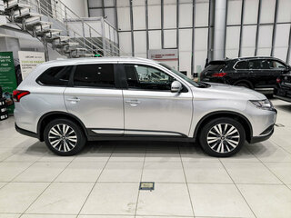 2021 Mitsubishi Outlander III Рестайлинг 3, серебристый, 2690000 рублей, вид 4