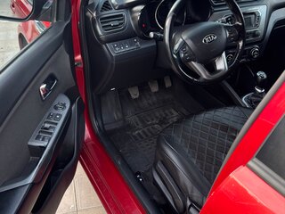 2013 Kia Rio 5-speed III, красный, 750000 рублей, вид 4