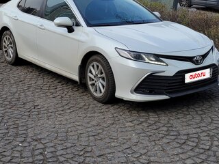2021 Toyota Camry VIII (XV70) Рестайлинг, белый, 2000000 рублей, вид 1