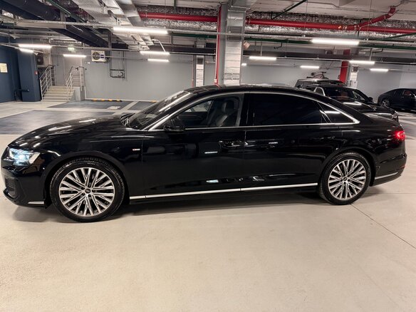 2022 Audi A8 Long 55 TFSI IV (D5) Рестайлинг, чёрный, 9150000 рублей - вид 3