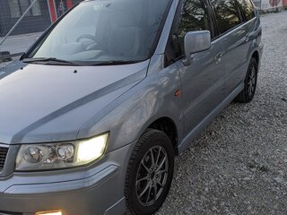 2001 Mitsubishi Chariot Grandis III, голубой, 650000 рублей, вид 1