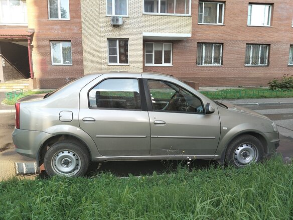 2011 Renault Logan I Рестайлинг, бежевый - вид 2