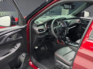 2023 Chevrolet TrailBlazer III Рестайлинг, красный, 1333000 рублей, вид 5