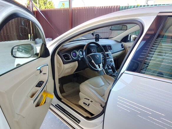 2011 Volvo S60 II, белый - вид 3