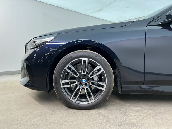 2025 BMW 5 серии Long 530Li xDrive VIII (G60/G61/G68), чёрный, 8400000 рублей - вид 13