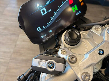 2021 BMW F 900 R, чёрный, 940000 рублей, вид 4