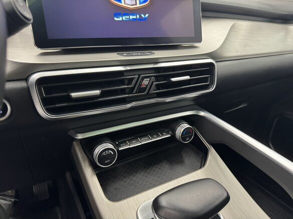2023 Geely Coolray I, серый, 1699000 рублей - вид 19