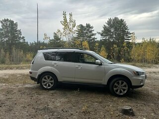 2010 Mitsubishi Outlander II Рестайлинг, белый, 1100000 рублей, вид 3